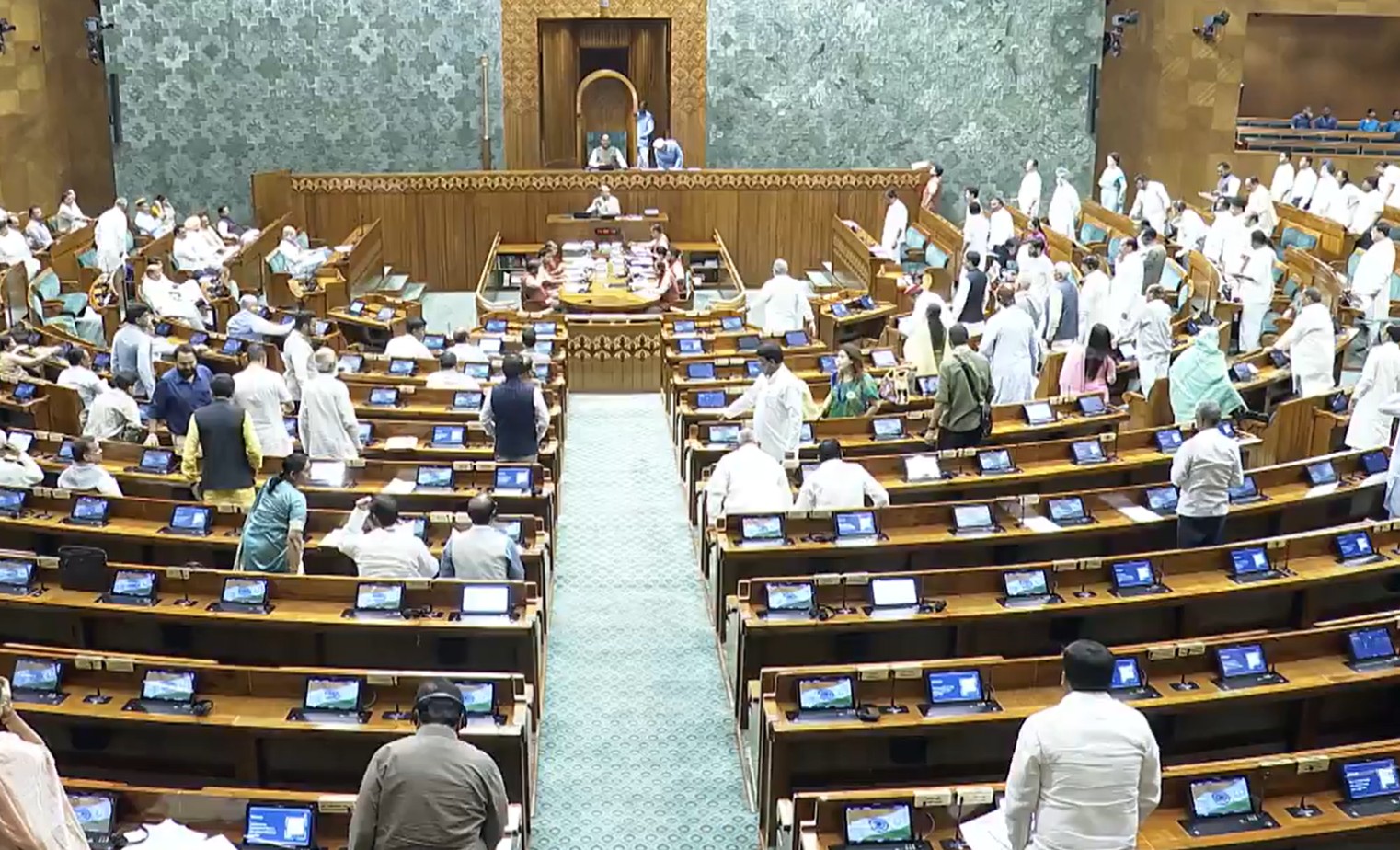 Parliament Monsoon session 2025 Live: मॉनसून सत्र का आखिरी दिन, वोटर वेरिफिकेशन पर फिर विपक्ष कर सकता है हंगामा, पढ़ें हर अपडेट