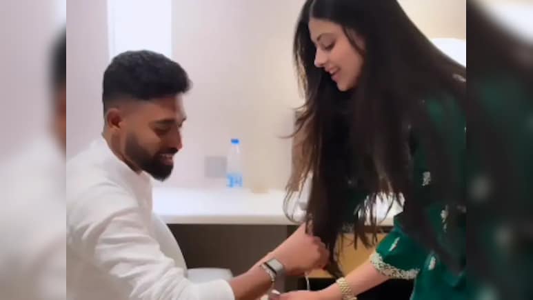 Asha Bhosle's Granddaughter Zanai And Mohammed Siraj Dismiss Dating Rumours As They Celebrate Raksha Bandhan Together. Watch Asha Bhosle's Granddaughter Zanai And Mohammed Siraj Dismiss Dating Rumours As They Celebrate Raksha Bandhan Together. Watch