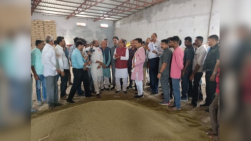 रायसेन में मूंग के साथ नमी और कचरा भी तौल रहा था संचालक, शिवराज सिंह ने कही कार्रवाई की बात