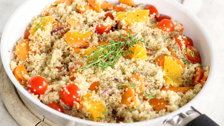 Quinoa या Oats, कौन देगा आपकी डाइट को Healthy Boost? जानिए हेल्थ बेनिफिट्स और पाएं बेस्ट डील्स