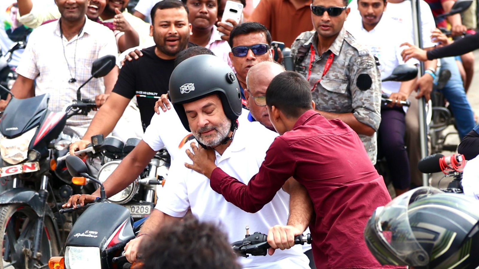 Man Breaches Security; Hugs, Kisses Rahul Gandhi During Bihar Yatra