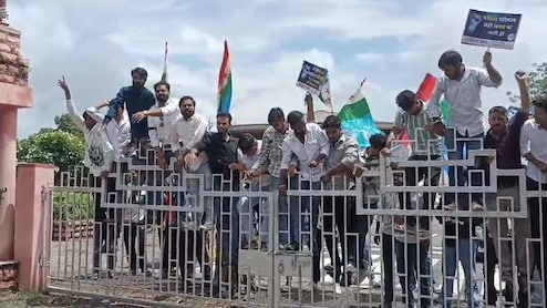 MDS University में हंगामा, बीए-बीएससी के रिजल्ट में गड़बड़ी; छात्रों ने जलाए टायर