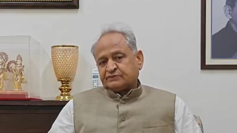 जोधपुर हादसे पर गरमाई सियासत, पूर्व सीएम गहलोत बोले- सरकार और प्रशासन की असंवेदनशीलता साफ दिखी 