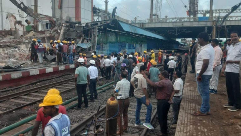 कटक रेलवे स्टेशन पर हुआ हादसा, प्लेटफॉर्म की छत का एक हिस्सा गिरा