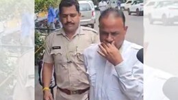 प्रधान की पत्नी ने ससुर पर लगाया छेड़खानी का आरोप, जांच के बाद हुआ गिरफ्तार... कोर्ट में दिखा मुंह छिपाते