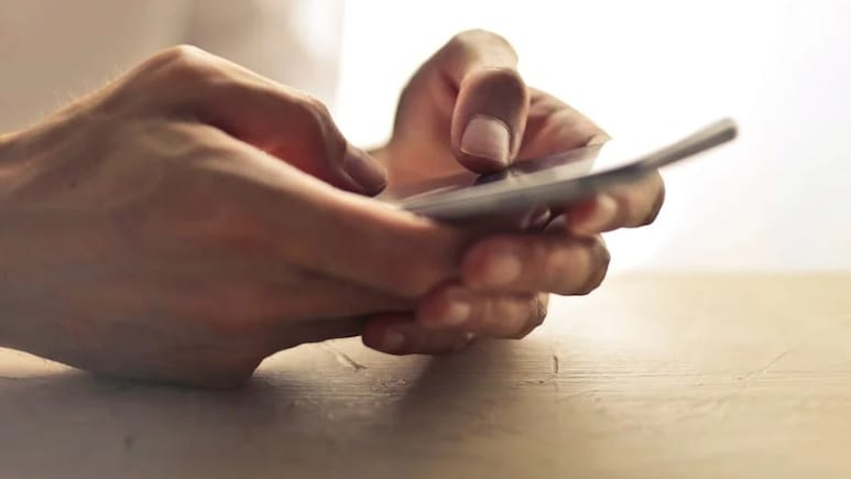 "Creepiest Date": Bengaluru Woman Claims Man Tracked Down Her Address, Sent Her Gift "Creepiest Date": Bengaluru Woman Claims Man Tracked Down Her Address, Sent Her Gift