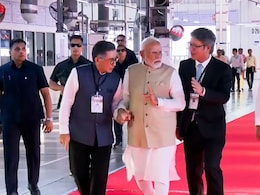 PM मोदी ने गुजरात में EV प्लांट को दिखाई हरी झंडी, 100 देशों को निर्यात होंगे वाहन PM मोदी ने गुजरात में EV प्लांट को दिखाई हरी झंडी, 100 देशों को निर्यात होंगे वाहन