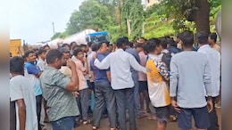 Accident News: मुंबई-गोवा महामार्गावर अपघातांची मालिका सुरूच!  स्थानिकांचा रास्तारोको, ठेकेदाराला घेरलं