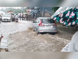 गुरुग्राम में बारिश से जलभराव ने खोली प्रशासन के दावों की पोल, रातभर बिजली न होने से भी परेशान रहे लोग गुरुग्राम में बारिश से जलभराव ने खोली प्रशासन के दावों की पोल, रातभर बिजली न होने से भी परेशान रहे लोग