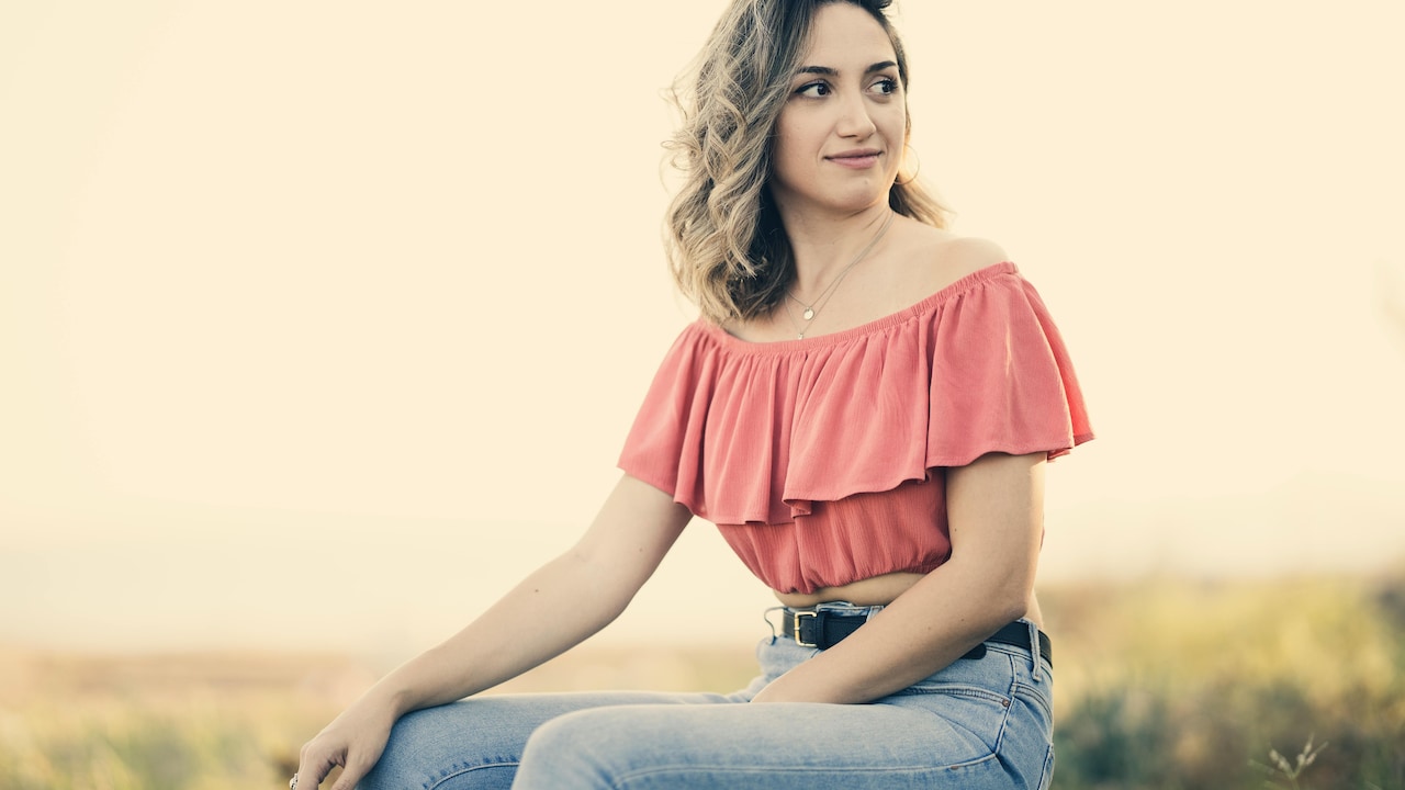 Heres how you can keep your off-shoulder top in place all day long