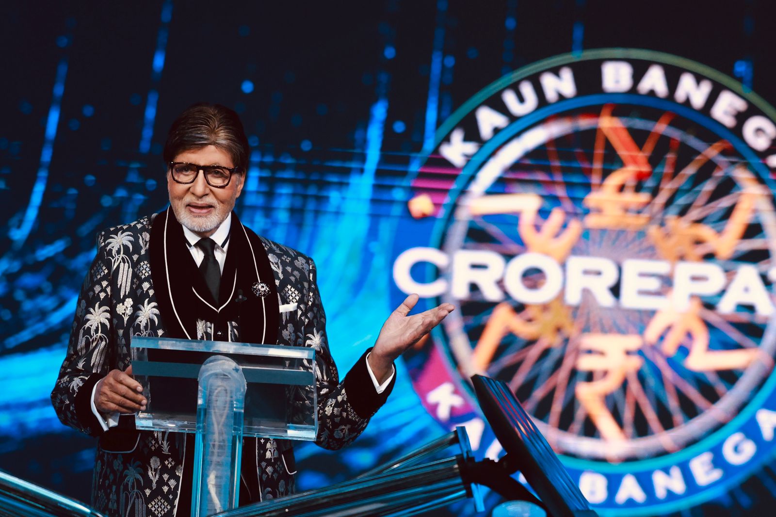 KBC 17: रामायण से जुड़े इस सवाल का जवाब देने में नाकाम हुई कंटेस्टेंट, अमिताभ बच्चन ने की मदद, क्या आप दे पाएंगे सही जवाब?