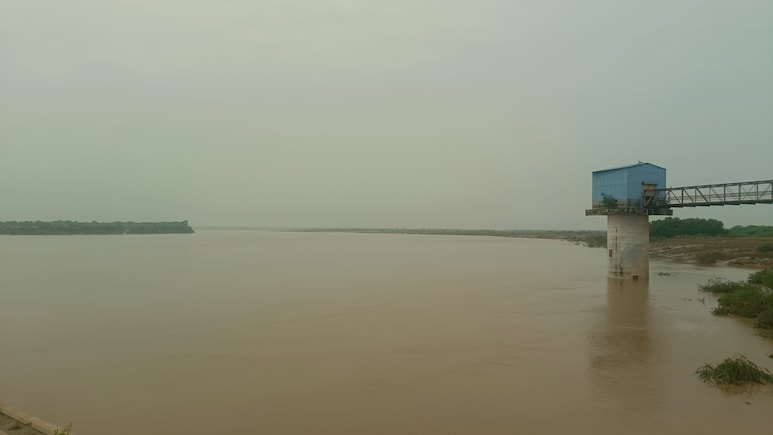 Rajasthan: बारिश के तांडव से परेशान लोगों ने ली राहत की सांस, धौलपुर में अब घटने लगा चंबल का जलस्तर