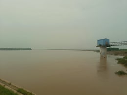 Rajasthan: बारिश के तांडव से परेशान लोगों ने ली राहत की सांस, धौलपुर में अब घटने लगा चंबल का जलस्तर Rajasthan: बारिश के तांडव से परेशान लोगों ने ली राहत की सांस, धौलपुर में अब घटने लगा चंबल का जलस्तर