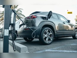 Toll Free For EV: सरकारकडून मोठं गिफ्ट! अटल  सेतू आणि समृद्धीवर 'या' वाहनांना टोल माफ Toll Free For EV: सरकारकडून मोठं गिफ्ट! अटल  सेतू आणि समृद्धीवर 'या' वाहनांना टोल माफ