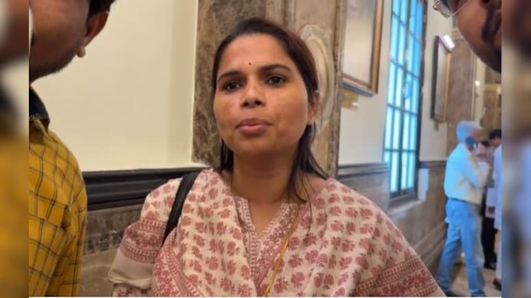 मेरे पति के हत्यारे अतीक को... विधायक पूजा पाल ने की सीएम योगी की तारीफ, अखिलेश ने पार्टी से निकाला मेरे पति के हत्यारे अतीक को... विधायक पूजा पाल ने की सीएम योगी की तारीफ, अखिलेश ने पार्टी से निकाला