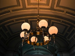 अब Budget में रहकर सजाएं अपना आशियाना, इन क्लासी Ceiling Lamp से अपने स्पेस को दें अट्रैक्टिव टच