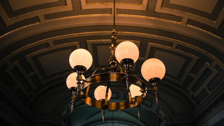 अब Budget में रहकर सजाएं अपना आशियाना, इन क्लासी Ceiling Lamp से अपने स्पेस को दें अट्रैक्टिव टच अब Budget में रहकर सजाएं अपना आशियाना, इन क्लासी Ceiling Lamp से अपने स्पेस को दें अट्रैक्टिव टच