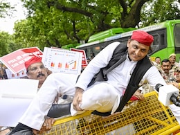 राहुल भी थे और प्रियंका भी थी, लेकिन जानिए आज विपक्ष के मार्च का 'मैन ऑफ द मैच' क्यों ले गए अखिलेश राहुल भी थे और प्रियंका भी थी, लेकिन जानिए आज विपक्ष के मार्च का 'मैन ऑफ द मैच' क्यों ले गए अखिलेश