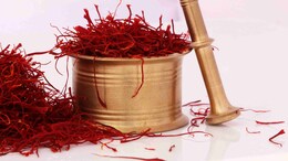 केशर खाल्ल्याने नैराश्य दूर होते? सोशल मीडियावरील दाव्यांचा फॅक्ट चेक