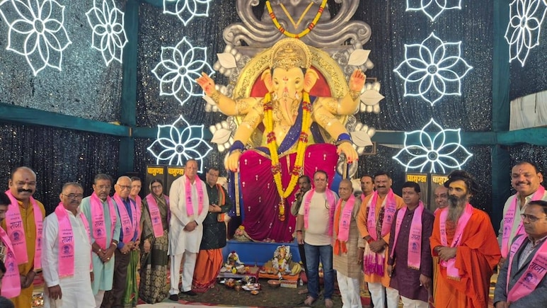 Ganesh Utsav 2025: लंदन बुक ऑफ वर्ल्ड रिकॉर्ड्स में 'जावरा चौपाटी के राजा'; MP की इस समिति ने रचा इतिहास Ganesh Utsav 2025: लंदन बुक ऑफ वर्ल्ड रिकॉर्ड्स में 'जावरा चौपाटी के राजा'; MP की इस समिति ने रचा इतिहास