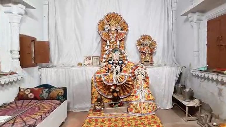 राजस्थान में विश्व का पहला मंदिर, श्री कृष्ण के साथ लगी है मीराबाई की तस्वीर; 400 साल पहले हुआ निर्माण