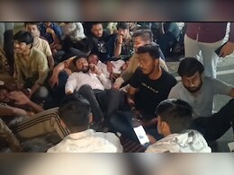 ABVP ने आधीरात को कलेक्टर बंगले के बाहर बिस्तर बिछाकर दिया धरना, इस बात को लेकर फूटा था गुस्सा 
