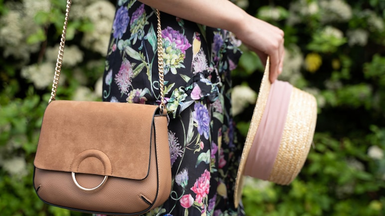 इन Handbags को अभी खरीदें, कीमत में Affordable, Quality में शानदार और Style में एकदम परफेक्ट इन Handbags को अभी खरीदें, कीमत में Affordable, Quality में शानदार और Style में एकदम परफेक्ट