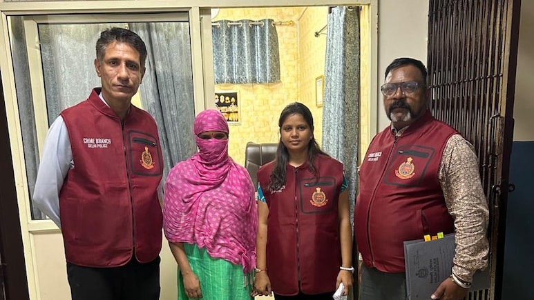 दिल्ली में भाभी की हत्या कर फरार हो गई थी महिला, पुलिस ने 5 साल बाद किया गिरफ्तार दिल्ली में भाभी की हत्या कर फरार हो गई थी महिला, पुलिस ने 5 साल बाद किया गिरफ्तार