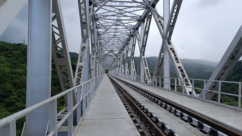 Indian Railways: मिजोरम को पहली बार राष्ट्रीय रेल नेटवर्क से जोड़ने का ऐतिहासिक काम पूरा, पीएम मोदी करेंगे लोकार्पण Indian Railways: मिजोरम को पहली बार राष्ट्रीय रेल नेटवर्क से जोड़ने का ऐतिहासिक काम पूरा, पीएम मोदी करेंगे लोकार्पण