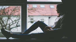 Lady Doctor Suicide : अमेरिकेच्या एका 'नाही' मुळे टॅलेंटेड डॉक्टरचा शेवट! आईने सांगितले धक्कादायक सत्य