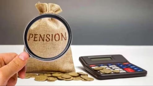 अलर्ट! UPS से NPS में जाने का आखिरी मौका, इस दिन के बाद नहीं बदल पाएंगे पेंशन स्कीम