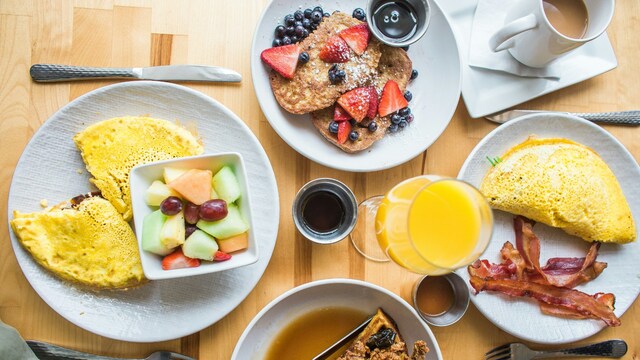 This breakfast is packed with high-quality protein, healthy fats, fibre and antioxidants