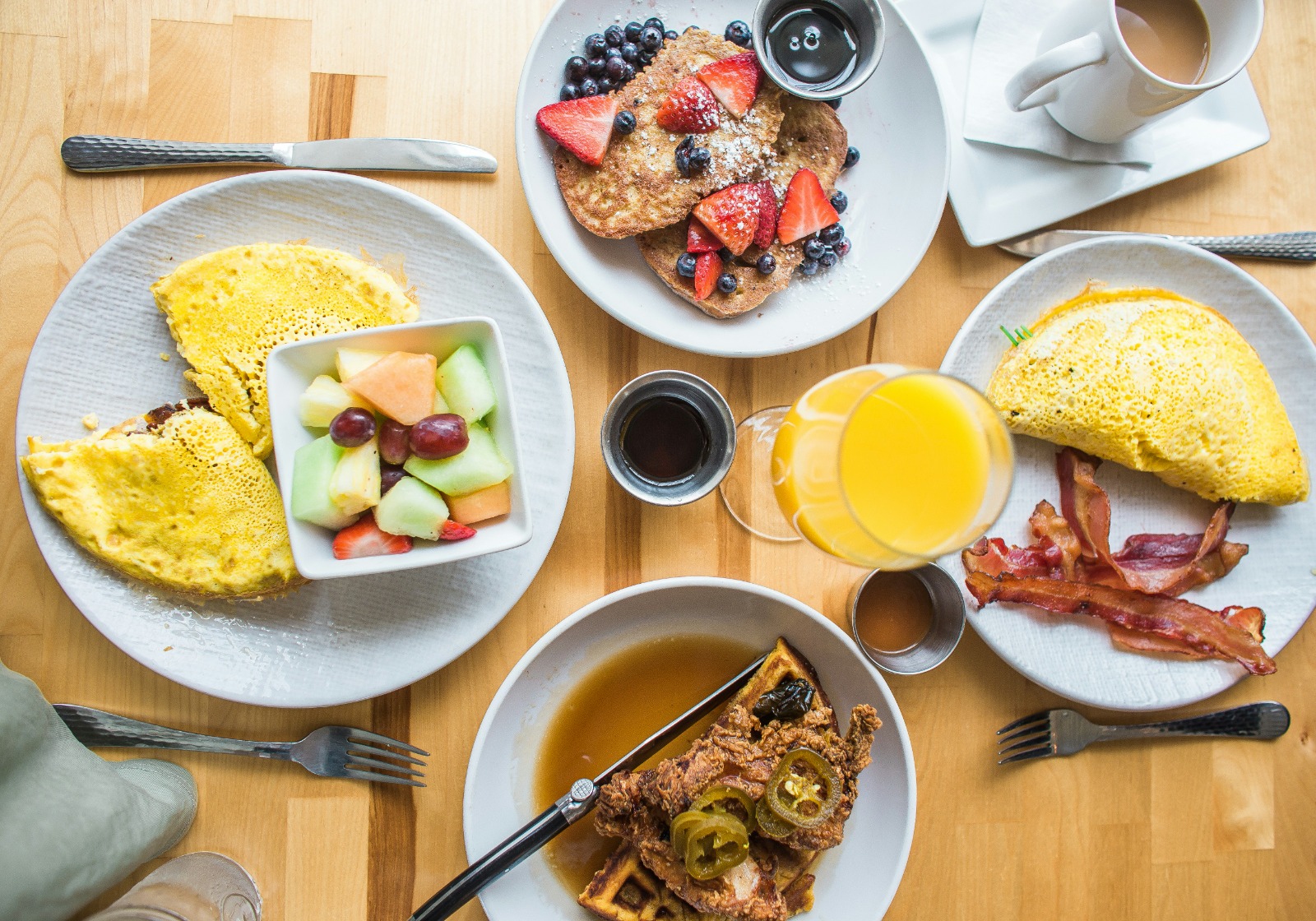 This breakfast is packed with high-quality protein, healthy fats, fibre and antioxidants