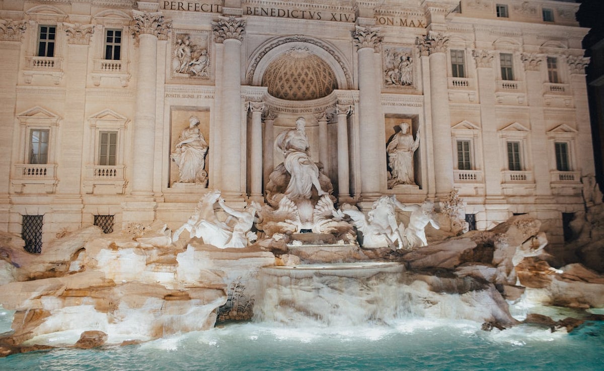 Tourist fines are part of the rules for visitors in Rome, too Tourist fines are part of the rules for visitors in Rome, too