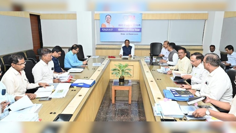 अफसरों पर जमकर भड़के CM विष्णु देव साय, लुत्ती बांध के टूटने पर मीटिंग बुलाई और ली क्लास अफसरों पर जमकर भड़के CM विष्णु देव साय, लुत्ती बांध के टूटने पर मीटिंग बुलाई और ली क्लास
