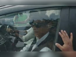 वही काला चश्मा, सफेद कुर्ता... करीब 2 साल बाद जेल से रिहा हुए आजम खान वही काला चश्मा, सफेद कुर्ता... करीब 2 साल बाद जेल से रिहा हुए आजम खान