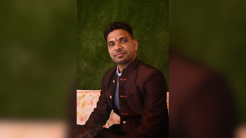 युवक की टूटी सगाई, हो गया इतना डिप्रेस कि ब्लेड से गला काटकर कर ली आत्महत्या