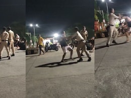 Viral Video: स्कूटी सवार स्टंटबाज को जब पुलिसकर्मियों ने रोका, तो करने लगा हाथापाई, फिर पुलिस ने ऐसे सिखाया सबक Viral Video: स्कूटी सवार स्टंटबाज को जब पुलिसकर्मियों ने रोका, तो करने लगा हाथापाई, फिर पुलिस ने ऐसे सिखाया सबक