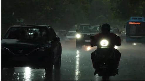 Heavy Rain, Thunderstorm In Delhi And Noida, Airlines Issue Advisory