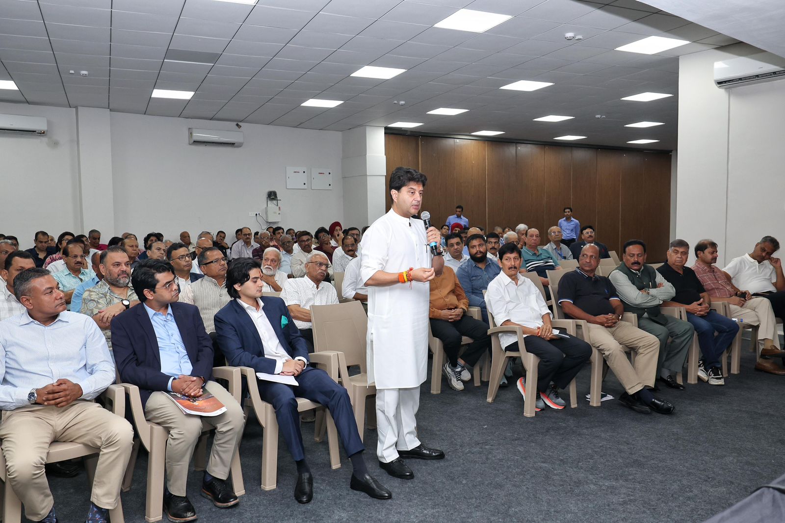 MPCA के AGM में केन्द्रीय मंत्री ज्योतिरादित्य सिंधिया ने भी भाग लिया MPCA के AGM में केन्द्रीय मंत्री ज्योतिरादित्य सिंधिया ने भी भाग लिया