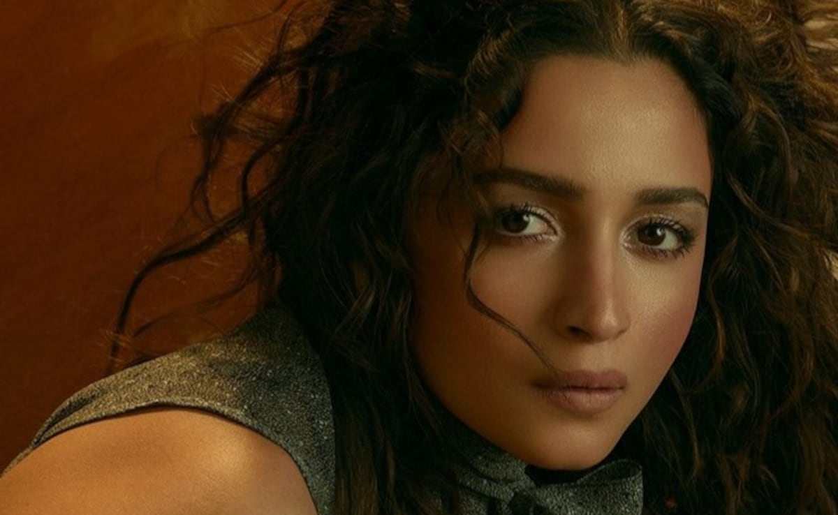 Alia Bhatt Channels Her Inner "Island Girl" In Glam Makeup And Wavy Hair