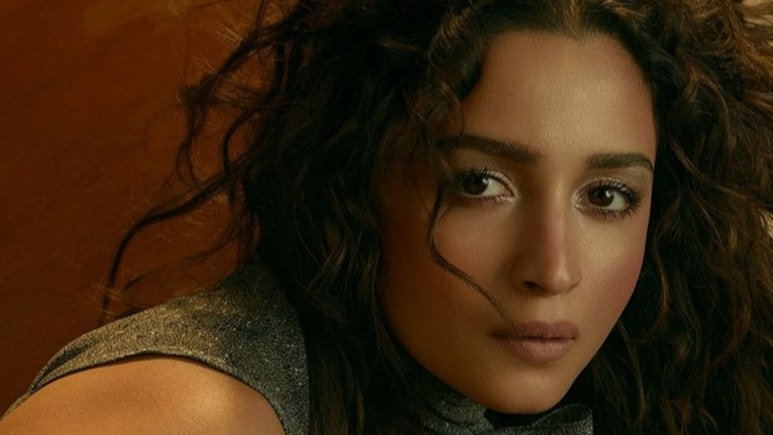 Alia Bhatt Channels Her Inner "Island Girl" In Glam Makeup And Wavy Hair Alia Bhatt Channels Her Inner "Island Girl" In Glam Makeup And Wavy Hair