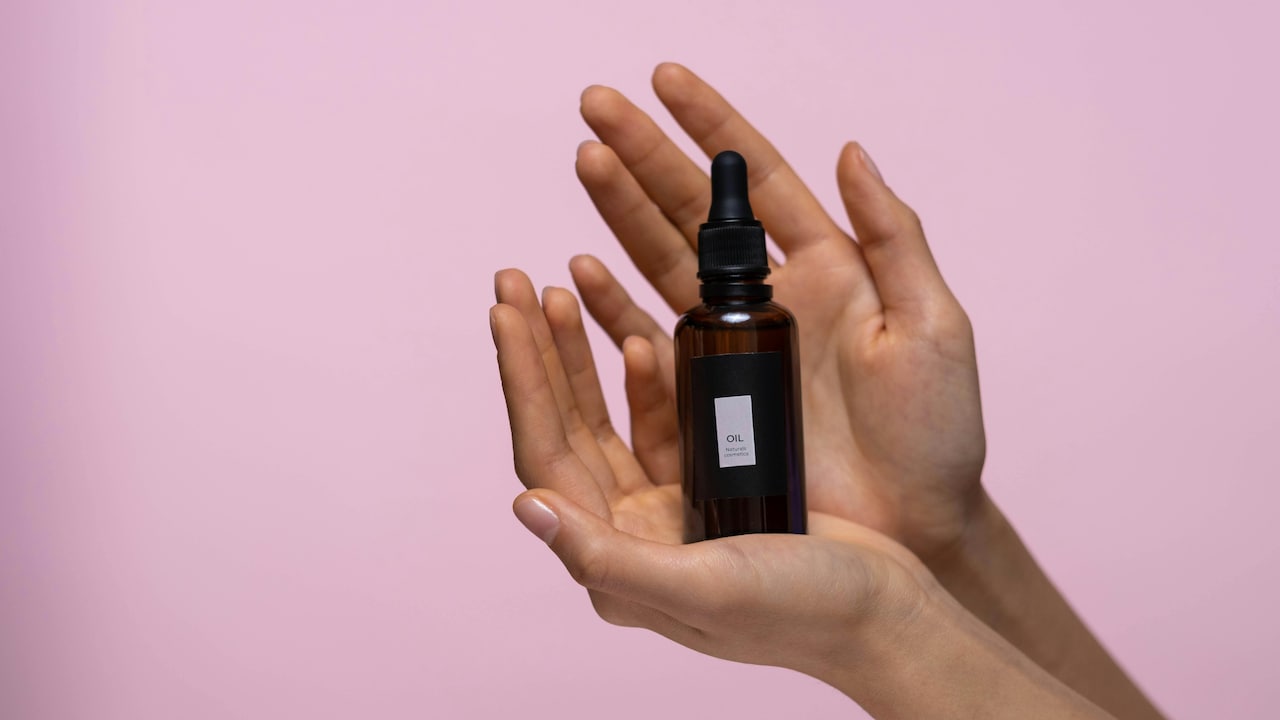 Why Are Retinol And Niacinamide Serums Dominating 2025 Night Routines