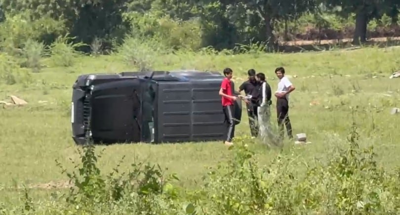 चारों युवकों की तलाश की जा रही है