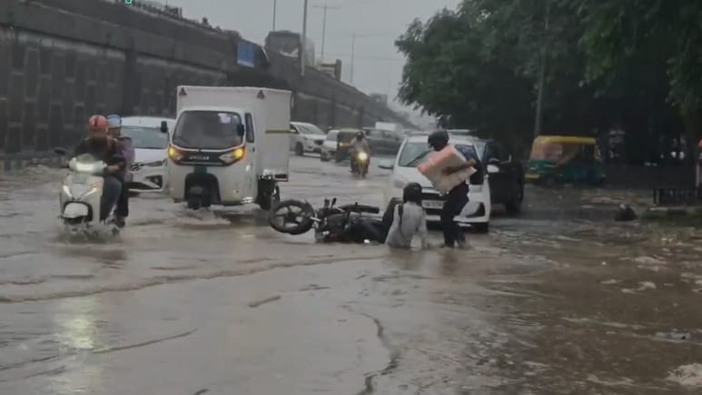 Heavy Rain Leads To Severe Waterlogging In Delhi, Gurugram Heavy Rain Leads To Severe Waterlogging In Delhi, Gurugram