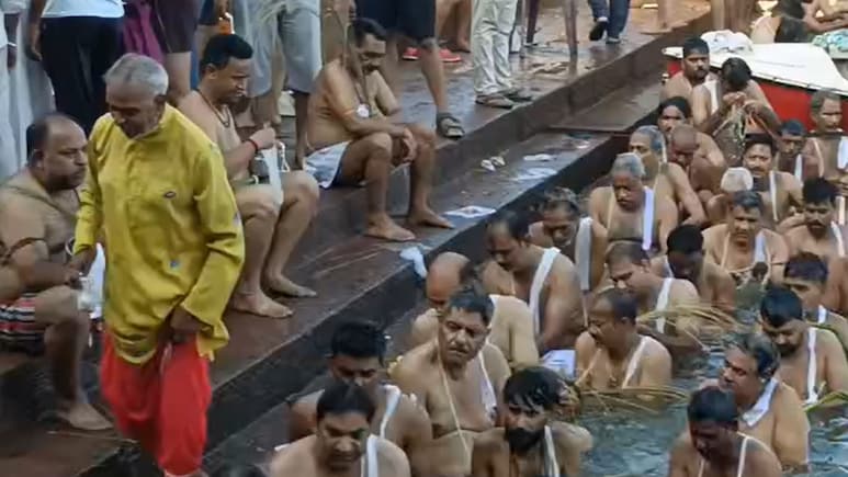 Pitru Paksha 2025: पितृ पक्ष की हुई शुरुआत, धौलपुर के ऐतिहासिक तीर्थराज मचकुंड पर किया गया तर्पण