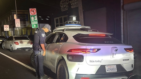 US Cops Pull Over A Car For Wrong U-Turn, Then A Plot Twist