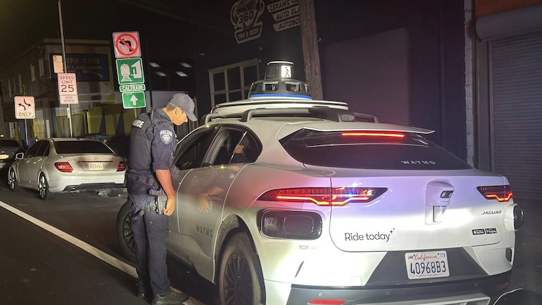 US Cops Pull Over A Car For Wrong U-Turn, Then A Plot Twist