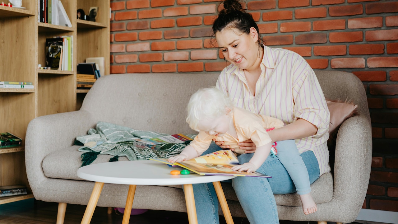Encourage your toddlers to read by choosing the right books in this way