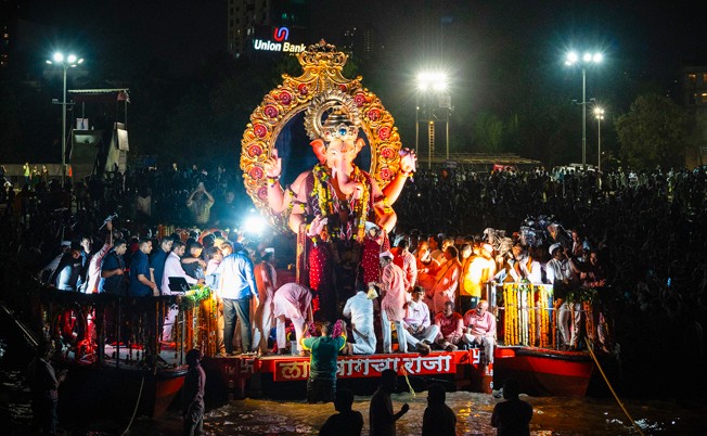 अनंत चतुर्दशी के बाद, सूतक काल में विसर्जन, दरकिनार कोली... भक्त पूछ रहे नाराज हैं लालबागचा राजा?